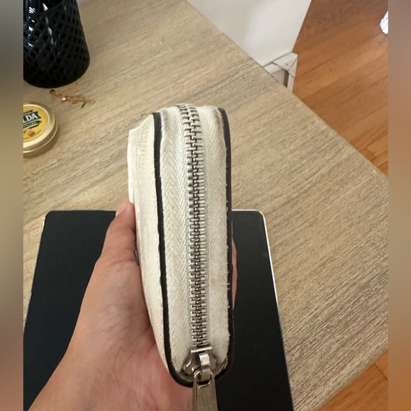 Beautiful Gucci Long Wallet - Picture 6 of 13